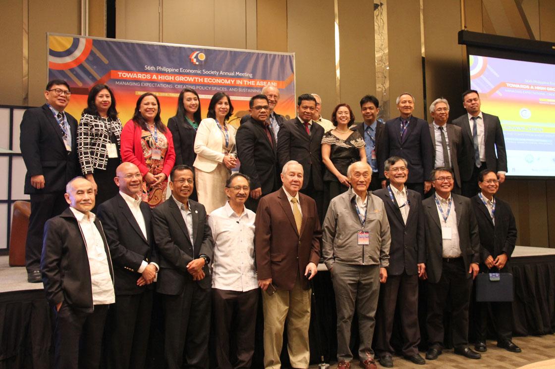 PES elects 8 trustees