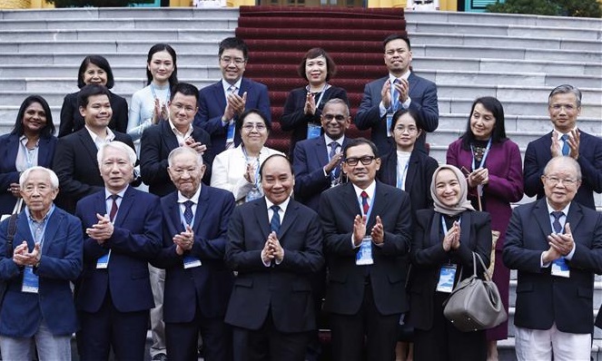 FAEA member delegates with Vietnam President, Nguyễn Xuân Phúc