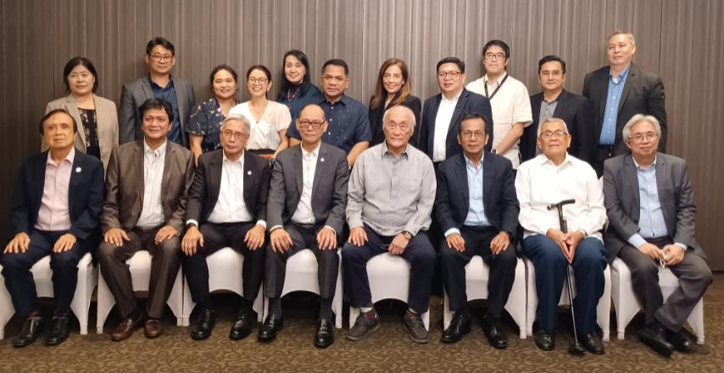 PES hosts gathering of its former presidents